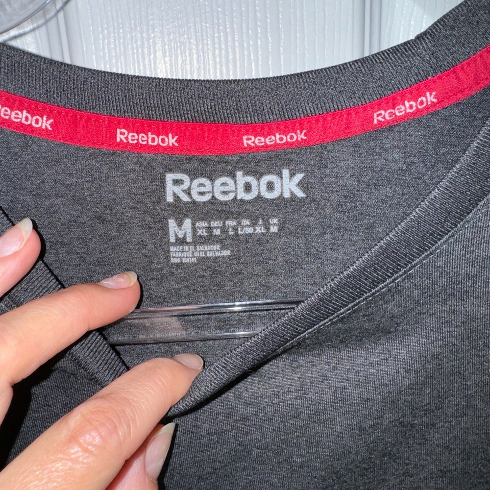 2 Reebok tshirts - Picture 3 of 4
